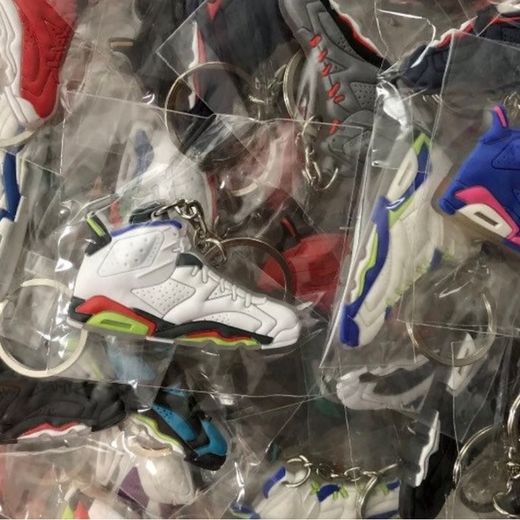 10 Jordan and Nike Random Shoe Keychains - Retro Sneakers Basketball - Picture 6 of 15